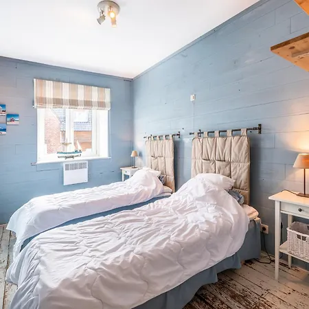 Near Belgian Coast With Sea Views, Cleaning Included 別荘 *